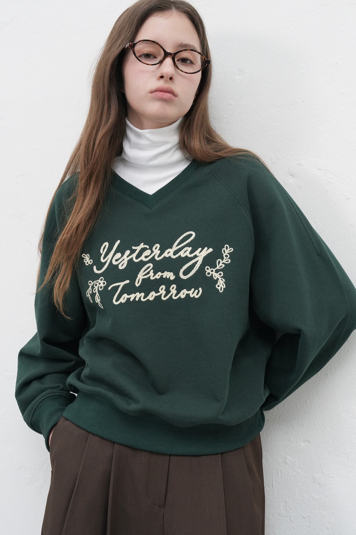 General Idea Lettering V-Neck Sweatshirt Green